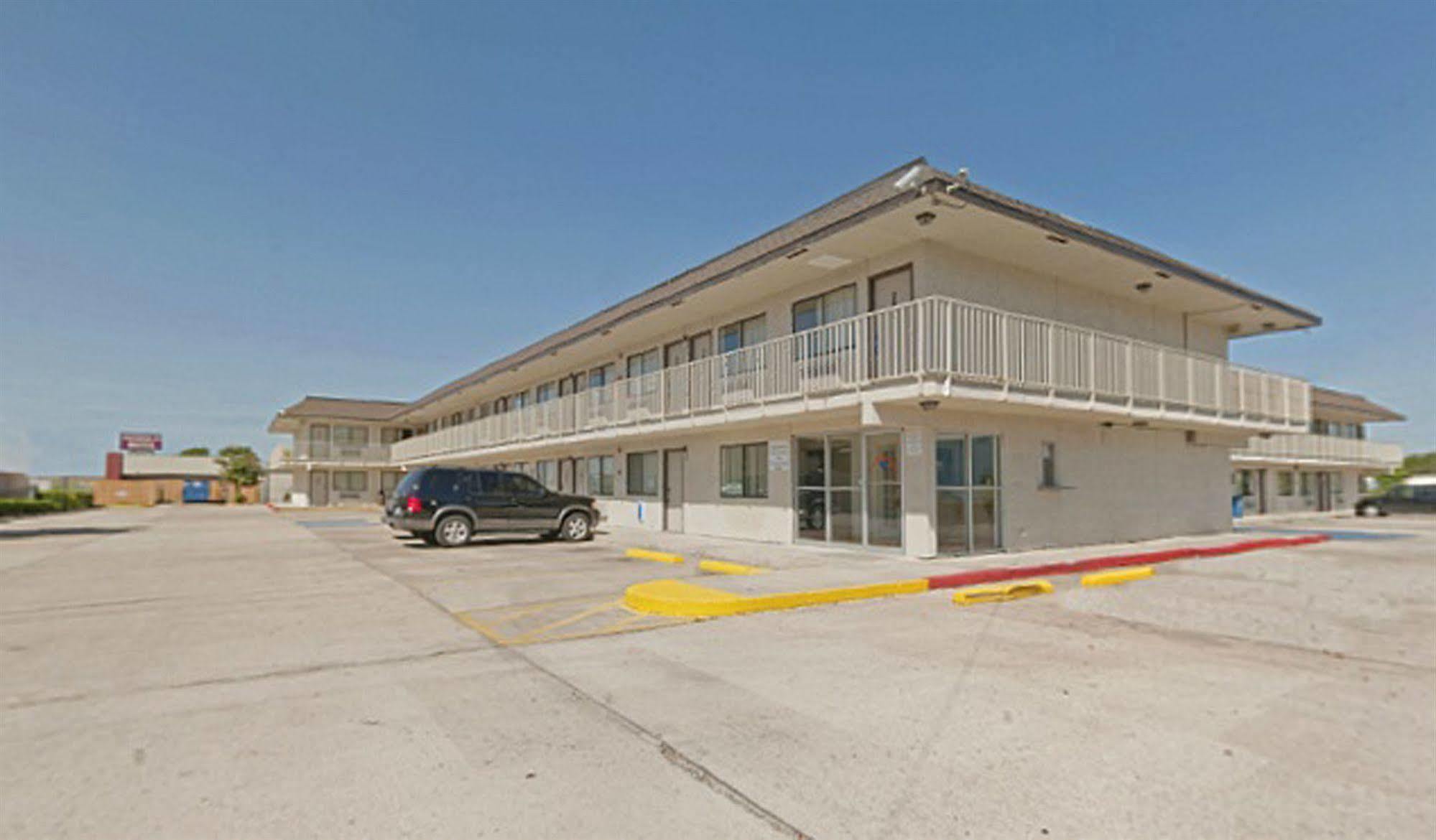 Americas Best Value Inn And Suites Groves Exterior photo